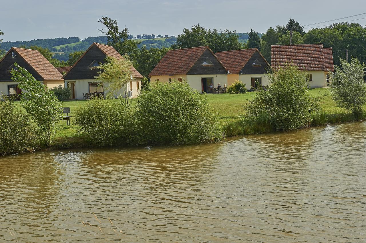 Le Lac Bleu Hotel Lacapelle-Marival Exterior photo